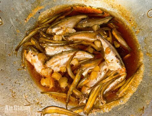 Cá hủn hỉn kho tiêu, món quê đậm vị miền Tây