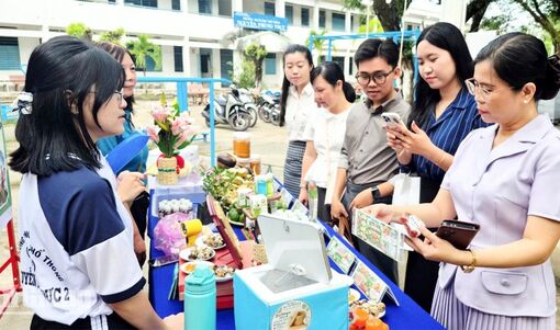 An Giang: Gần 477 triệu đồng chăm lo thầy cô, tiếp sức học sinh hiếu học