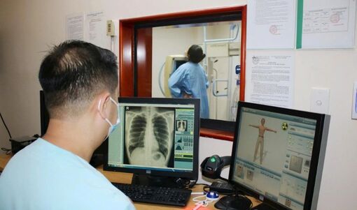 Bác sĩ cảnh báo lạm dụng nội soi, chụp CT khi đau bụng, đau đầu