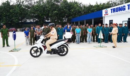 Trung tâm lái xe Đại Việt đồng hành cùng phường Tân Hiệp xây dựng văn hóa giao thông