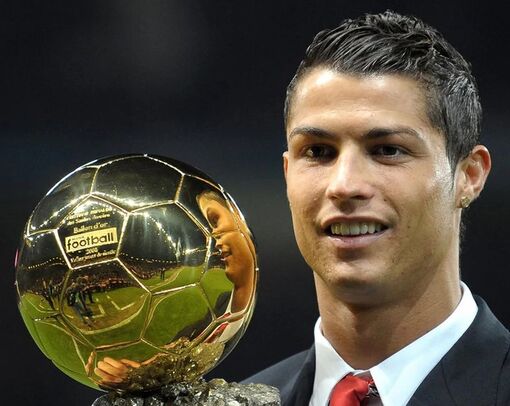 Vượt Messi, Ronaldo giành "Quả bóng vàng mọi thời đại"