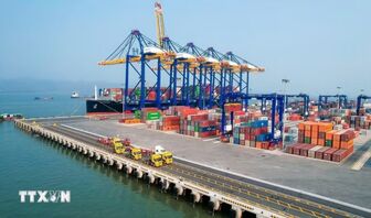 Xuất nhập khẩu lần đầu vượt 1.000 tỷ USD, cán cân thương mại cải thiện