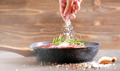 Ăn mặn kéo dài, tim và thận bị ảnh hưởng thế nào?