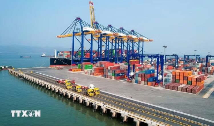 Xuất nhập khẩu lần đầu vượt 1.000 tỷ USD, cán cân thương mại cải thiện