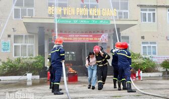 Diễn tập chữa cháy, cứu nạn tại Bệnh viện Phổi Kiên Giang